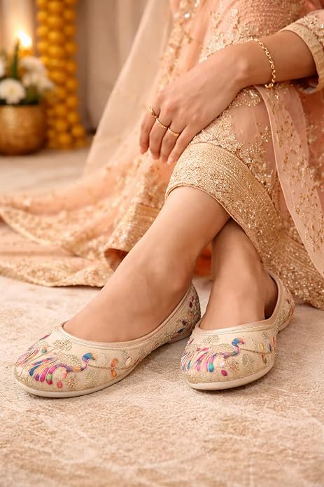 Women Embroidered Jutti Flats