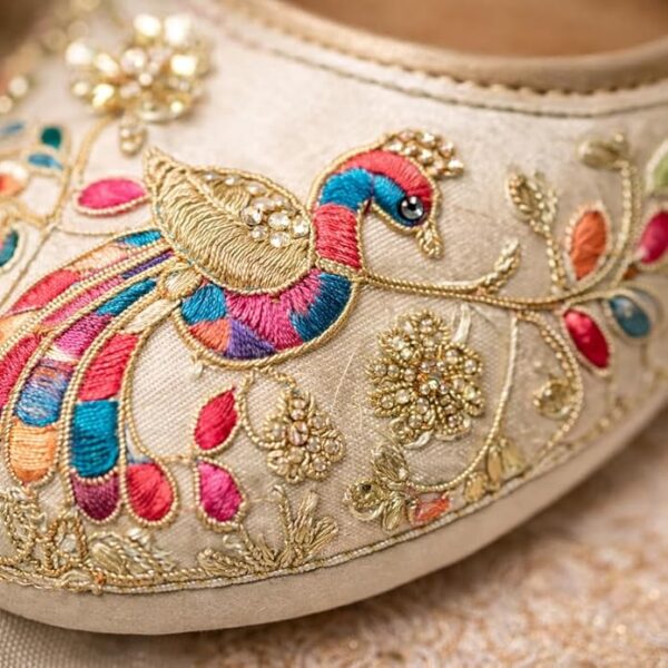 Women Embroidered Jutti Flats